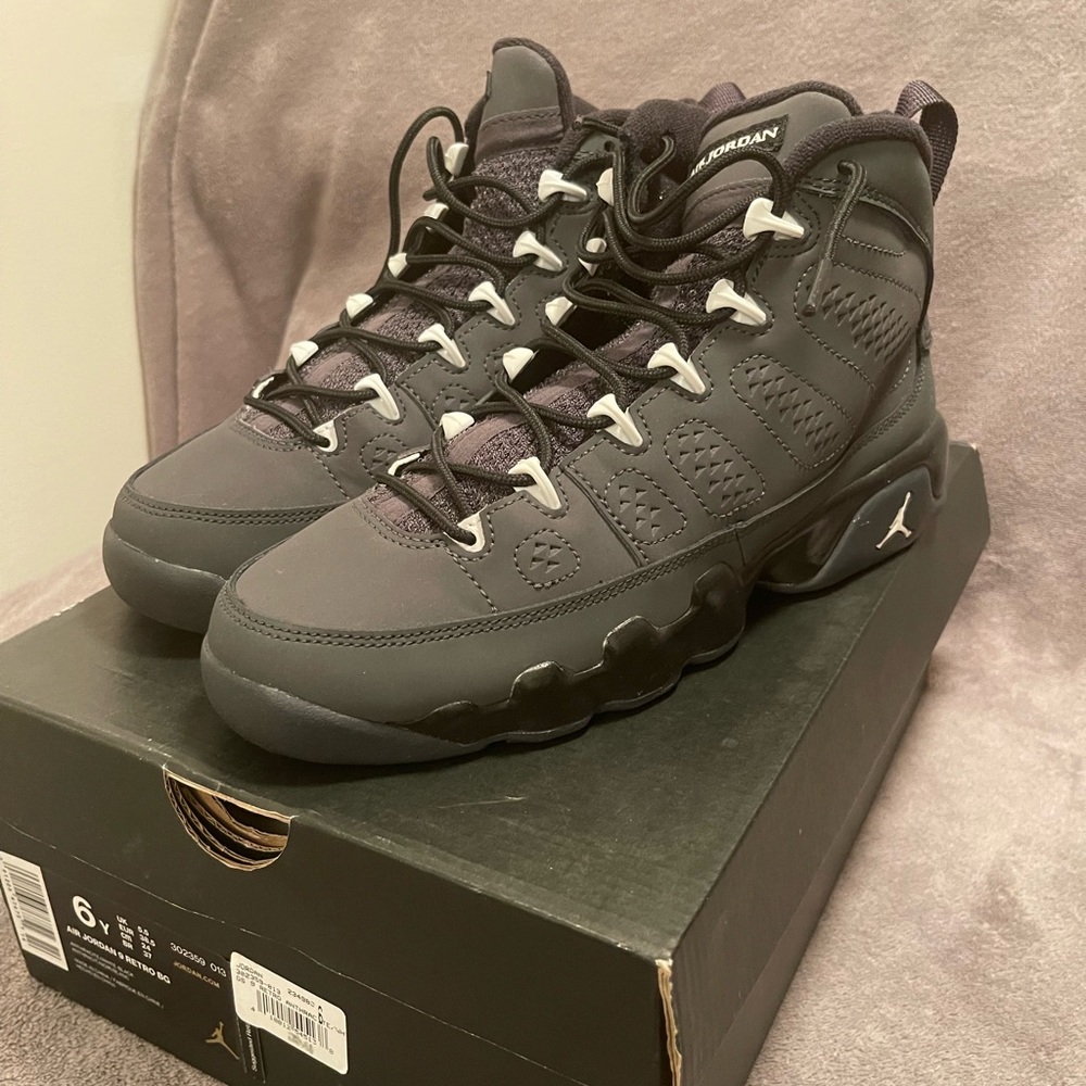 Jordan 9 - Picture 3 of 3